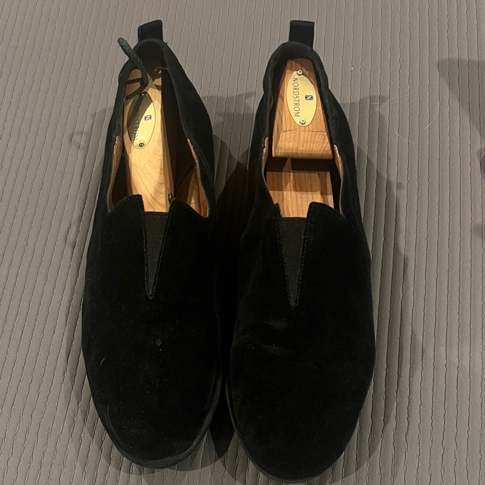 L’Amour des Pieds Black Suede Slip-On Shoes Comfort Elastic Gore Flat size 8 1/2